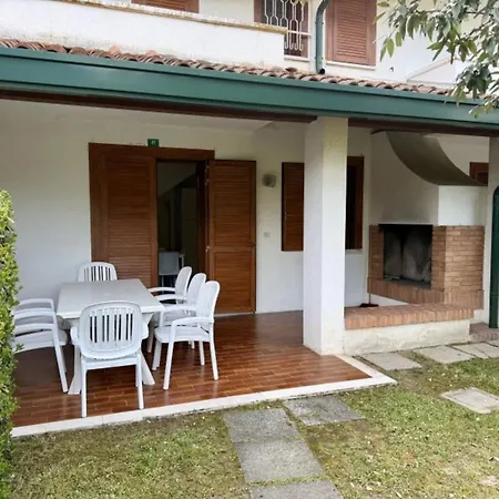 Lovely With Pool, Garden And Fireplace Apartment