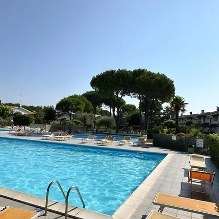 Apartment Lovely With Pool, Garden And Fireplace Bibione