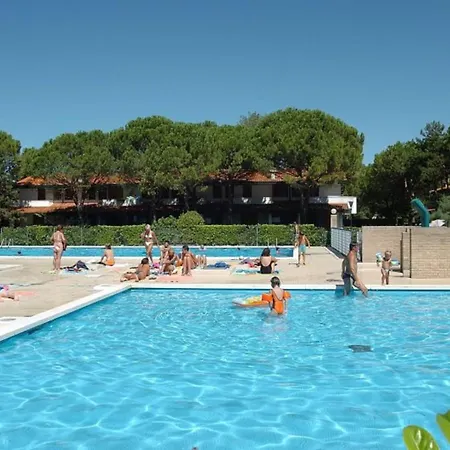 Apartment Lovely With Pool, Garden And Fireplace *