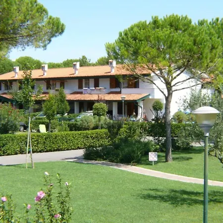 Apartamento Lovely With Pool, Garden And Fireplace